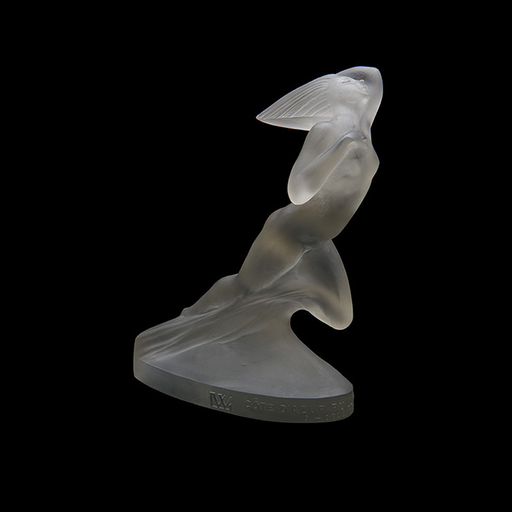 Légende : photo : Pot à feu créé par René Lalique pour décorer la salle à manger de la Première classe du paquebot Normandie.<br />© Collection French Lines.