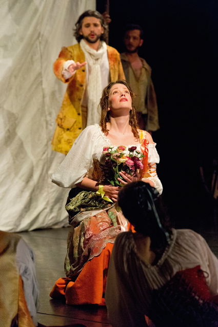 Rameau, maître à danser » (Daphnis et Eglé et La Naissance d’Osiris), costumes d’Alain Blanchot, Théâtre de Caen, 2014. Rôles de Daphnis (Reinoud Van Mechelem) et d’Eglé (Elodie Fonnard). © Philippe Delva.