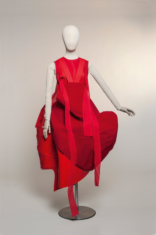 Comme des garçons, Robe - collection Prêt-à-porter, Printemps-Eté 2015. © Jean Tholance, Les Arts Décoratifs, Paris.