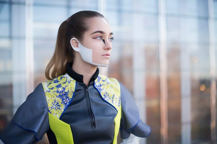 La jeune créatrice Fiona Fondadouze propose un voyage vers le futur avec une collection inspirée de l’architecture moderne, de l’androgynie, du sportswear et du monde numérique. © Droits réservés